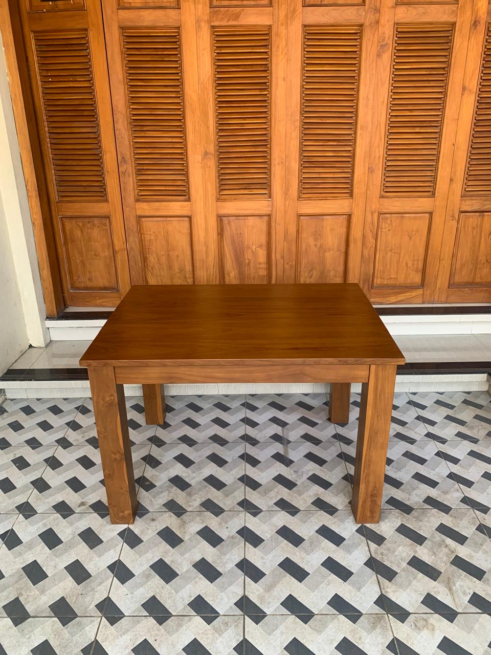 Set Meja Makan 4 Kursi Sandaran Rotan Kayu Jati