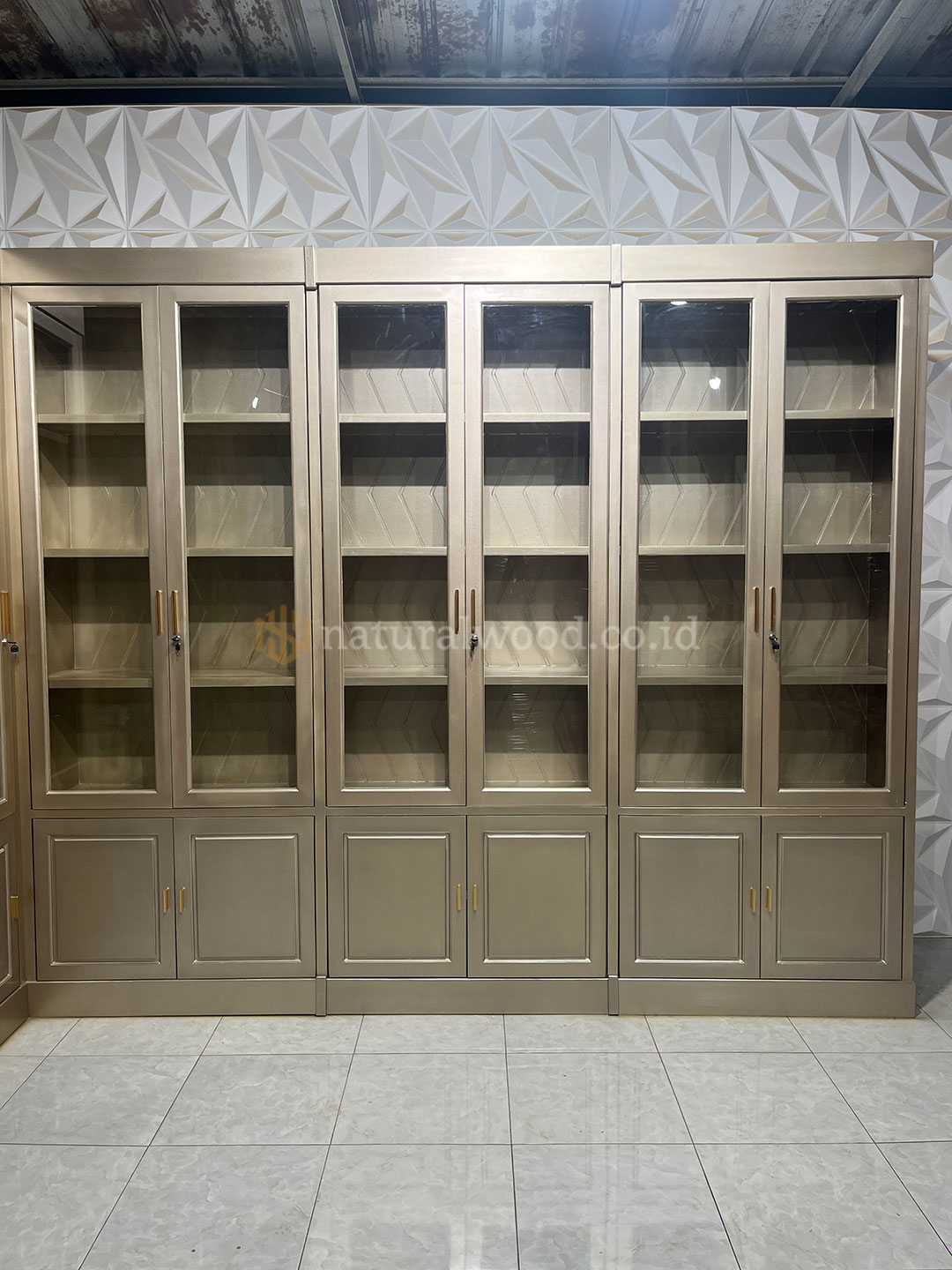 Lemari Display Tas Minimalis Mewah