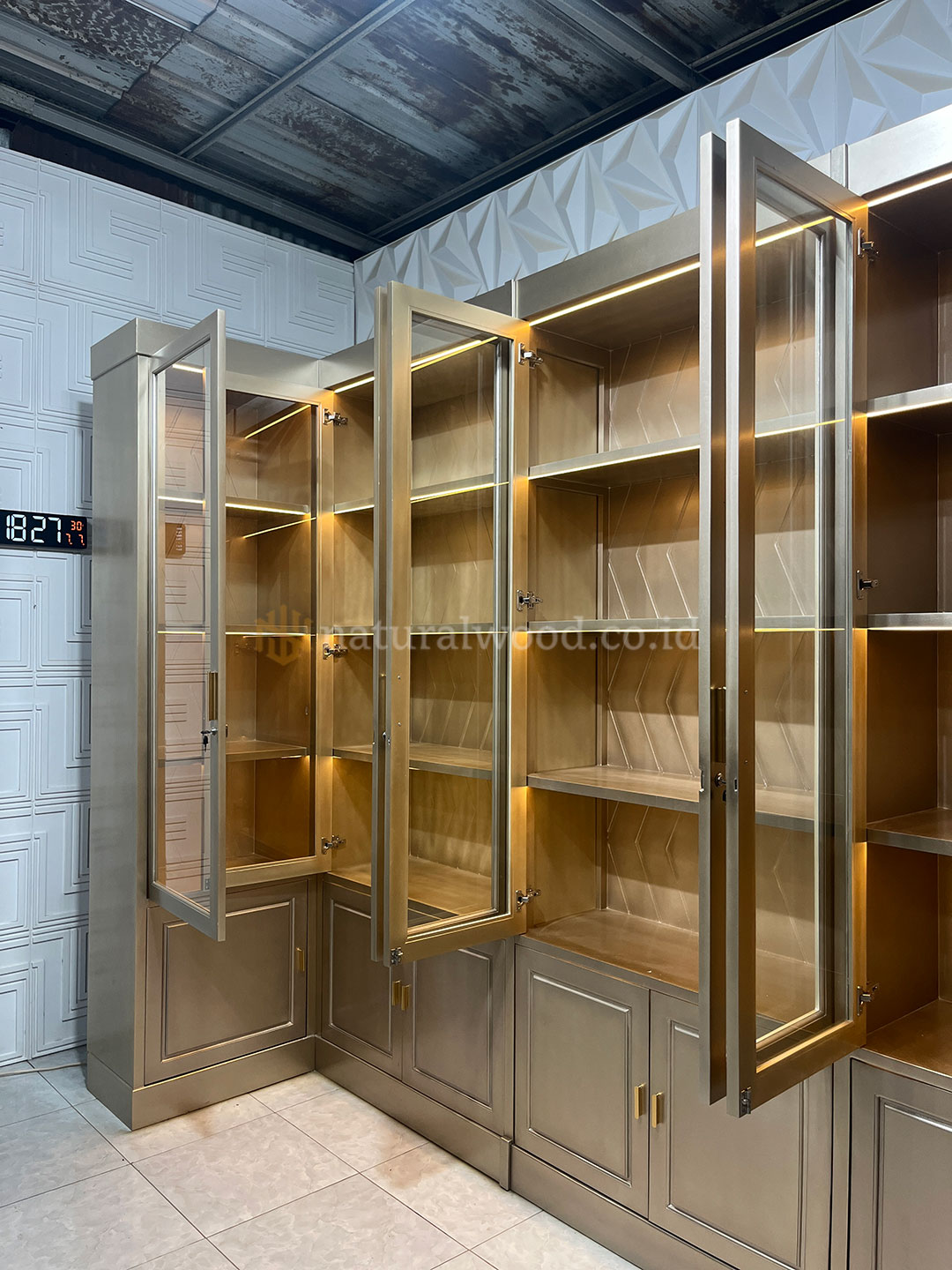 Lemari Display Tas Minimalis Mewah