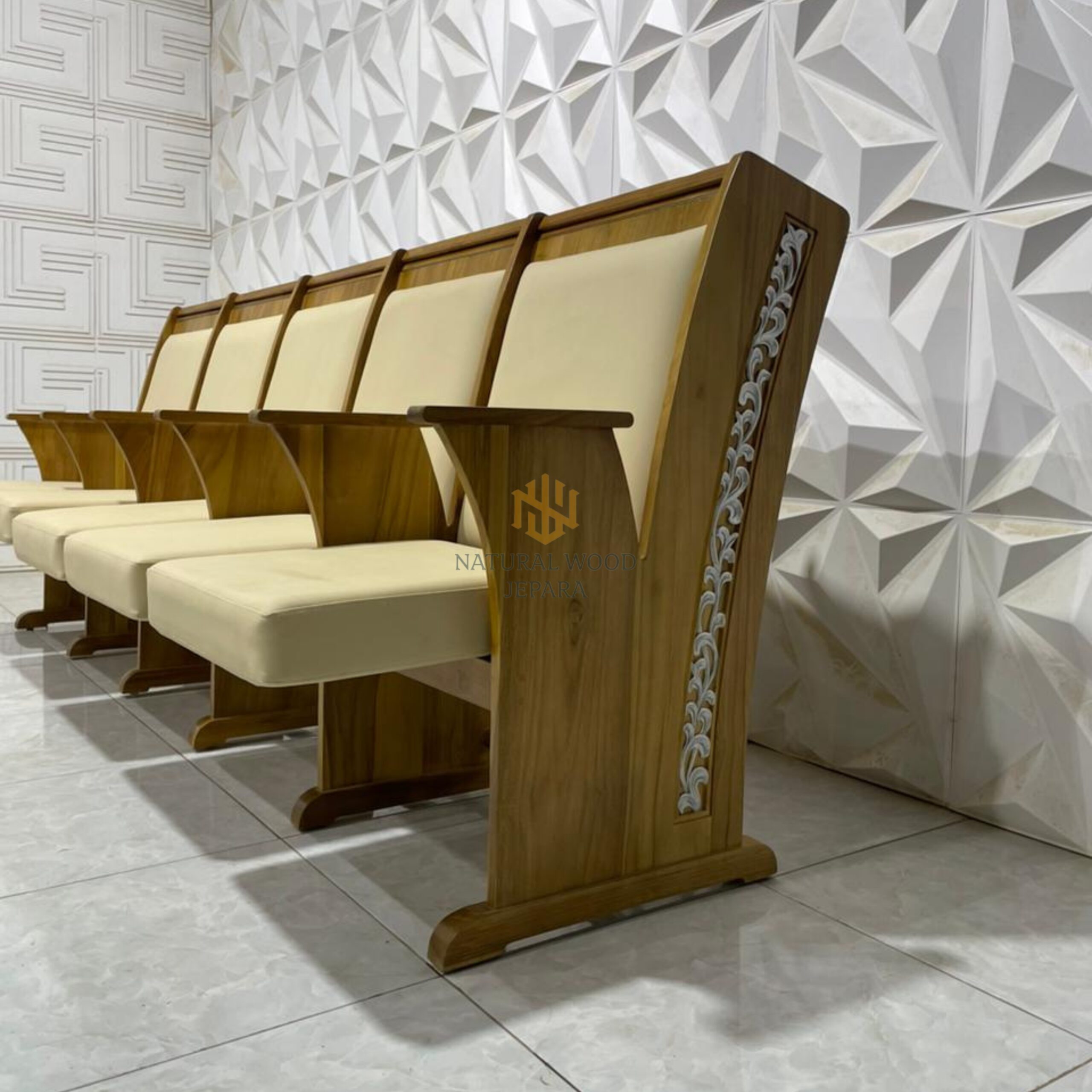 Bangku Gereja Kayu Custom Ukiran Klasik